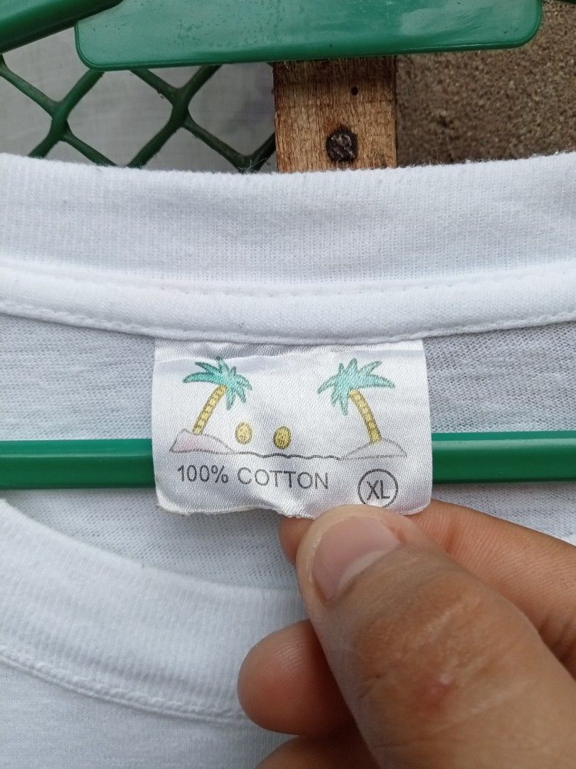 Vtg 80s-90s Art Tee (Category: Tshirts & Polo Shirts ) located in Cabadbaran. Submitted by reizen_ace051823 (Listing ID 1470022171, Image 2). Description: - condition 9/10 - minor graphic fading - size xl on tag - dimes L27.5 x W22.5.