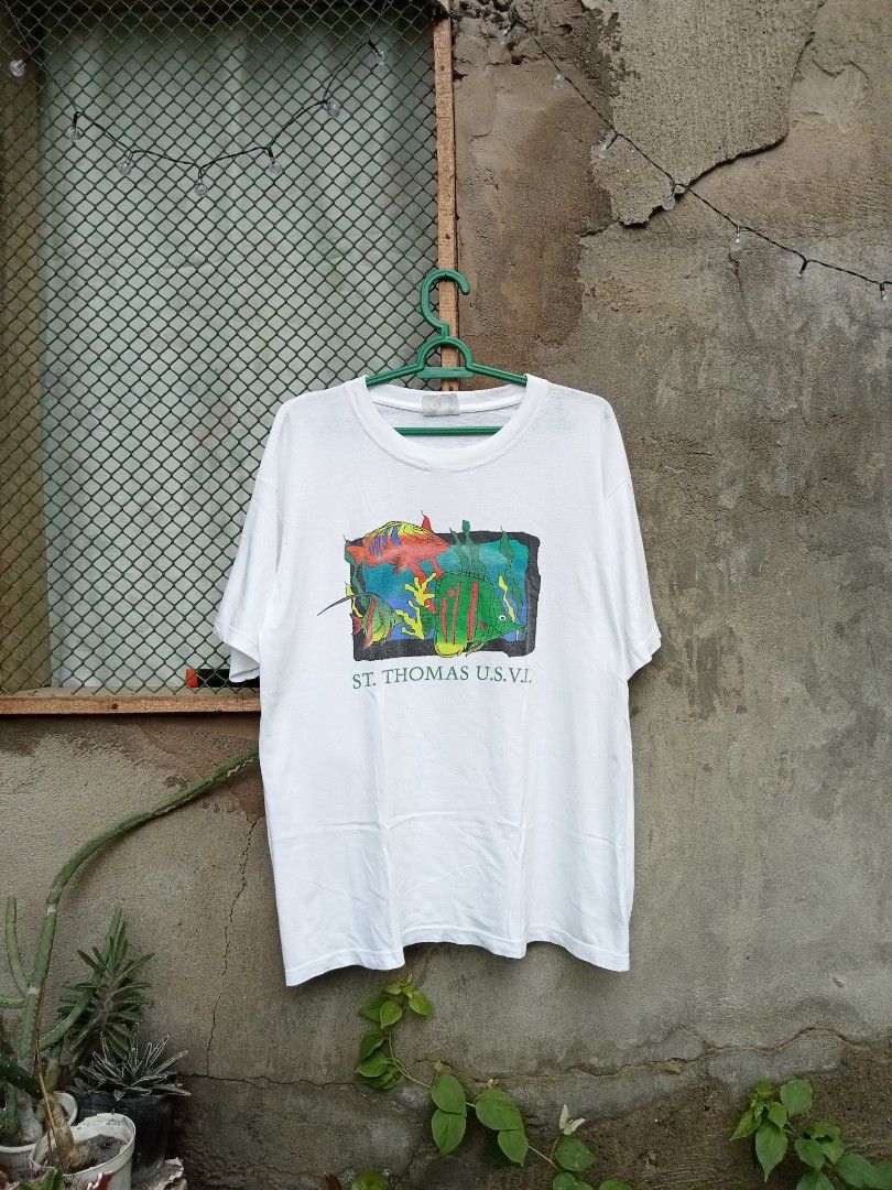 Vtg 80s-90s Art Tee (Category: Tshirts & Polo Shirts ) located in Cabadbaran. Submitted by reizen_ace051823 (Listing ID 1470022171, Image 1). Description: - condition 9/10 - minor graphic fading - size xl on tag - dimes L27.5 x W22.5.