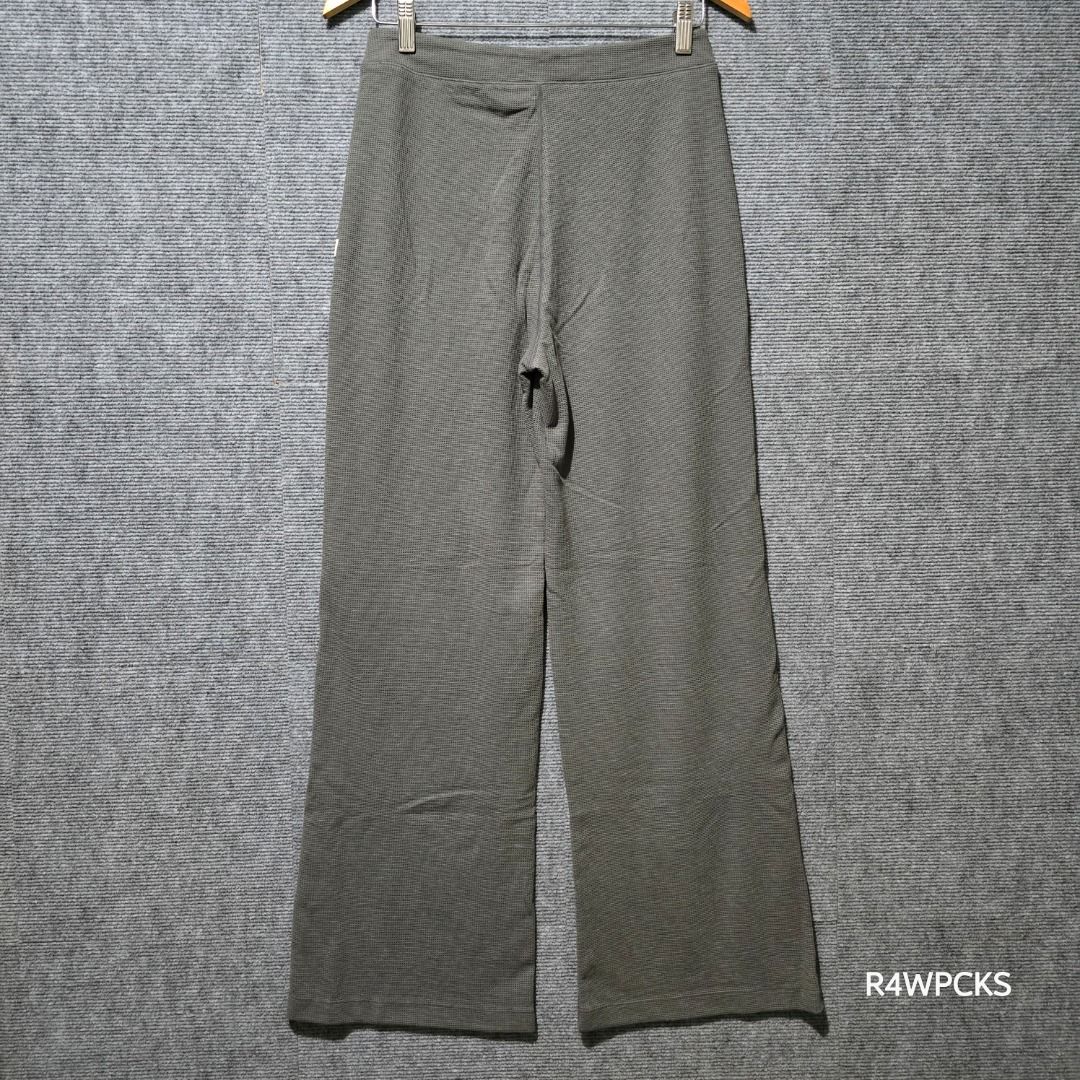 VUORI BAYVIEW THERMAL WIDE LEG PANTS (Category: Other Bottoms) located in San Mateo. Submitted by r4wpcks (Listing ID 1470096296, Image 2). Description: Size on Tag: Medium Best Fit: 30 inches Waist: 30 inches Length: 40.5 inches Leg Hole / Hem: 11 inches Condition: 8.5/10 Color Rate: 8.5/10 Issue: Signs of use lints COLOR MAY VARY DUE TO LIGHTING Location: San Mateo Rizal, near Marikina J&T/Lalamove courier, shipping fee should be handled by the