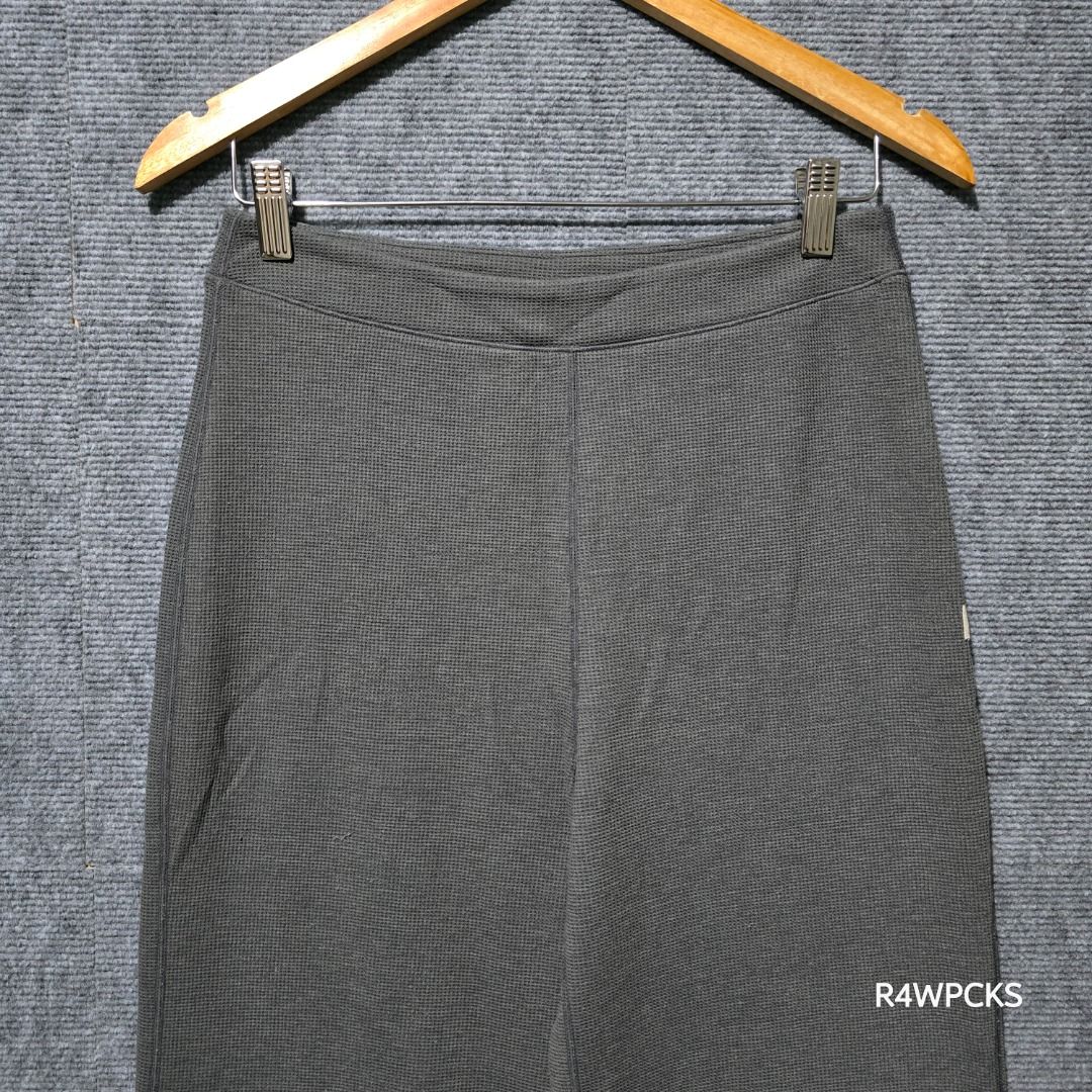VUORI BAYVIEW THERMAL WIDE LEG PANTS (Category: Other Bottoms) located in San Mateo. Submitted by r4wpcks (Listing ID 1470096296, Image 3). Description: Size on Tag: Medium Best Fit: 30 inches Waist: 30 inches Length: 40.5 inches Leg Hole / Hem: 11 inches Condition: 8.5/10 Color Rate: 8.5/10 Issue: Signs of use lints COLOR MAY VARY DUE TO LIGHTING Location: San Mateo Rizal, near Marikina J&T/Lalamove courier, shipping fee should be handled by the