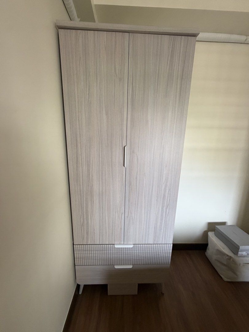 Wardrobe Cabinet (Category: Other Home Furniture) located in Taguig. Submitted by sarahthegreatest (Listing ID 1469966575, Image 2). Description: San-Yang Wardrobe Cabinet 111200 Materials: Particle Board, Paper Laminate and MDF Size: 201 x 79 x 50 cm (LWH) Color: Omega Oak.