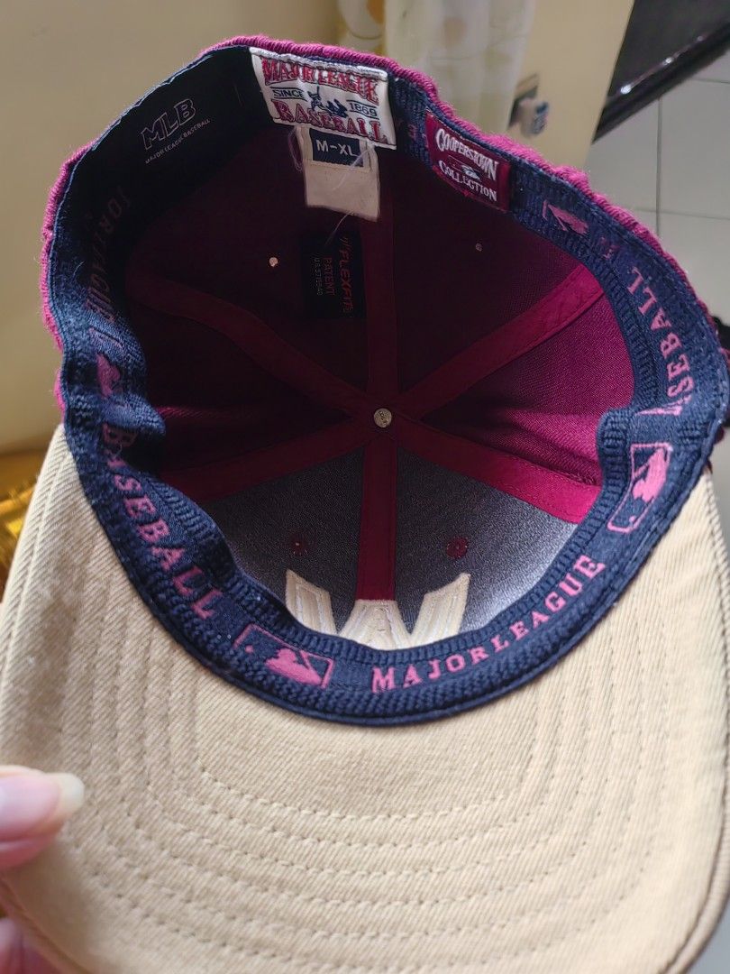 Washington Cougars FLEXFIT cap (Category: Caps & Hats) located in Legazpi City. Submitted by livedolphin_68dee2 (Listing ID 1470020932, Image 3). Description: Size M-XL FLEXFIT.