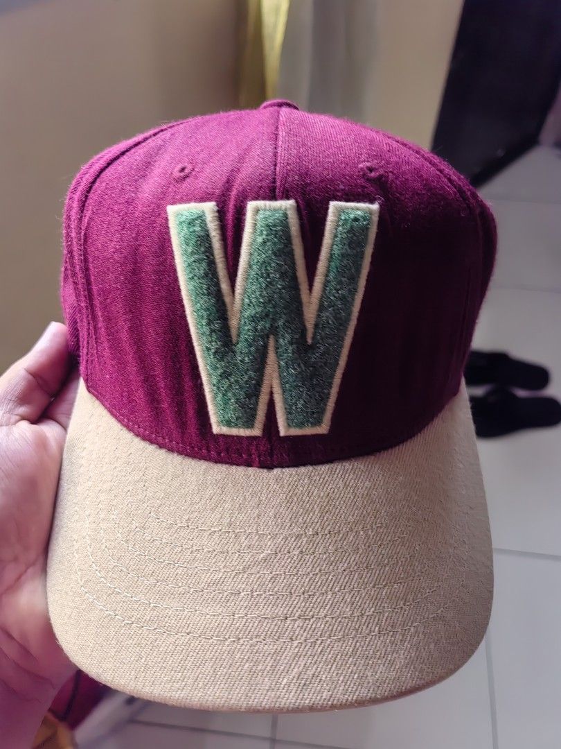 Washington Cougars FLEXFIT cap (Category: Caps & Hats) located in Legazpi City. Submitted by livedolphin_68dee2 (Listing ID 1470020932, Image 1). Description: Size M-XL FLEXFIT.
