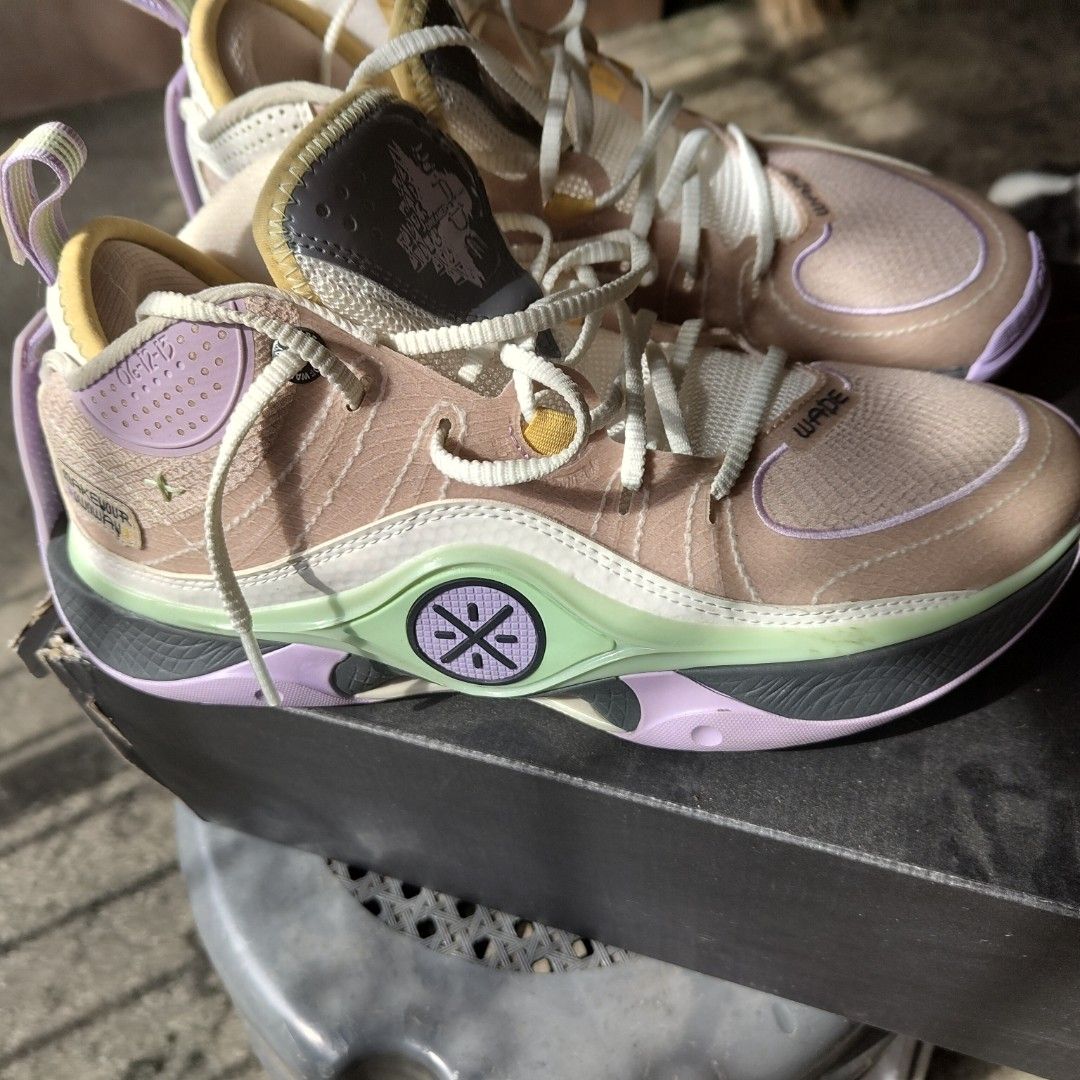 way of wade shadow 8US (Category: Sneakers) located in Pasay City. Submitted by zidler0739147 (Listing ID 1470001819, Image 3). Description: MAGBASA NO LAST PRICE PAG TUMAWAD KA PA EWAN KO NA LANG shadow 5 8US fits tight mas ok sa mga size 7.5 from li ning store glorietta with receipt used 4 times no issue at all too tight for me.