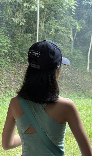Wear Kalina Green Top (Category: Sleeveless) located in Taguig. Submitted by parabataifinds (Listing ID 1470116466, Image 2). Description: - Cropped! RFS: I’m getting old to wear this kind of top! hahaha.