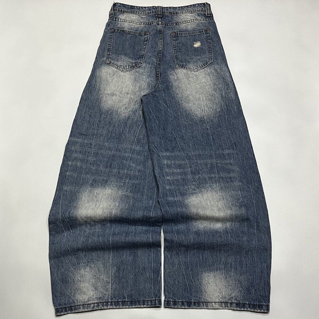 Weird style baggy wash pants (Category: Announcements) located in Quezon City. Submitted by thriftrage (Listing ID 1470035285, Image 2). Description: Waist’ 29-30 Length’ 43 Leg opening’ 12 No issue Good condition .