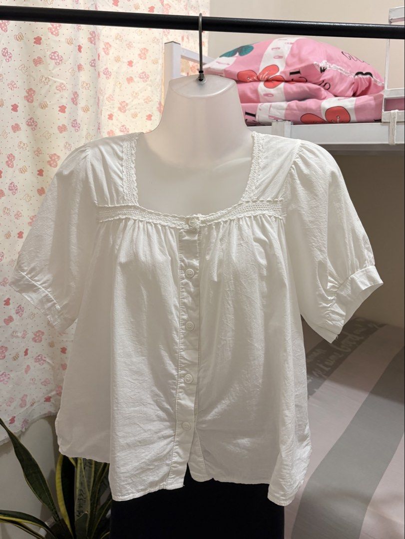 White babydoll top (Category: Blouses) located in Virac. Submitted by _meriduhhh (Listing ID 1470009983, Image 1). Description: Super nice top 💫 s: s-m.