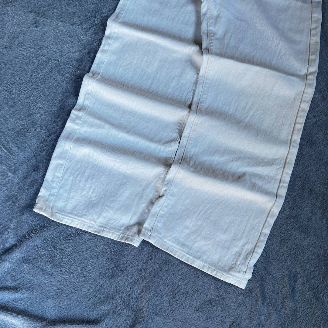 WHITE BAGGY JEANS (Category: Jeans) located in Naga. Submitted by thrift_na (Listing ID 1470066832, Image 3). Description: 📍 WHITE BAGGY JEANS 📐 Dimensions ( inches ) Waistline: 30 Length: 39.5 Thigh: 12 Hem: 10 📜 Details Already Wash/Ready To Wear Color Rate: 10/10 Issue: None Hard Fabric & Heavy Good Fittings.
