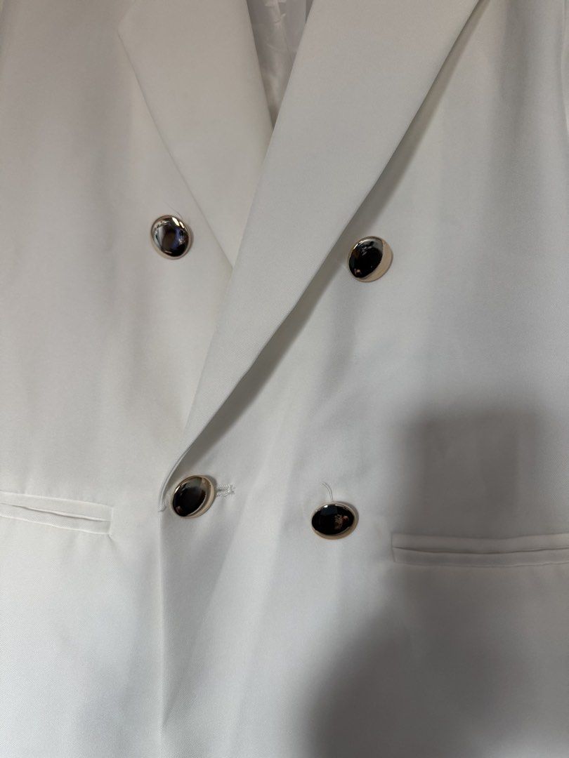 White Double-Breasted Blazer Size M (Category: Coats, Jackets and Outerwear) located in Dasmarinas. Submitted by akelvin23 (Listing ID 1470113466, Image 2). Description: - Brand: MEI HAN HUI YI JIAO - Size: M - Color: Clean Solid White - Style: Double-breasted with structured lapels - Details: Silver-tone front buttons, faux pocket flaps, fully lined - Versatile: Great for office workwear or smart casual outfits Used only for a photoshoot Width -