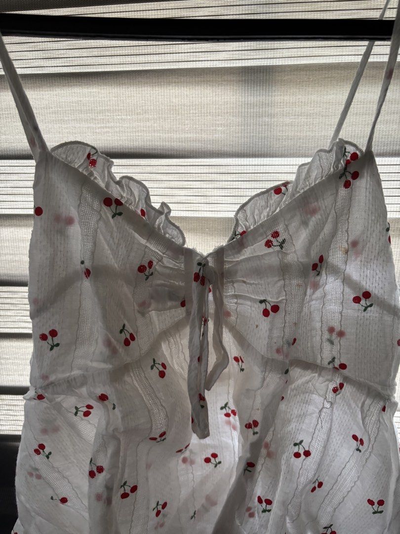 white drawstring tank top with cherries (Category: Sleeveless) located in Manila. Submitted by iyahpreloved_ (Listing ID 1469965753, Image 3). Description: size M!.