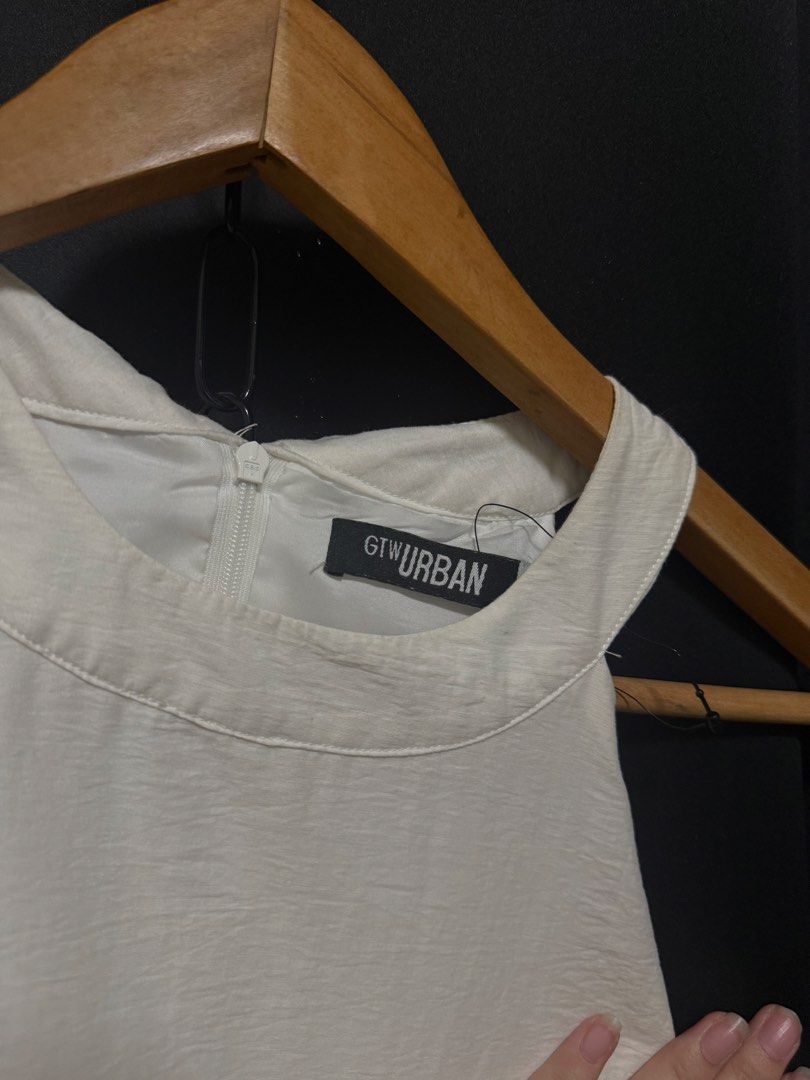 White Dress (Category: Dresses) located in Manila. Submitted by shopzeno (Listing ID 1469950448, Image 3). Description: Brandnew GTWUrban No issue Best fit M.
