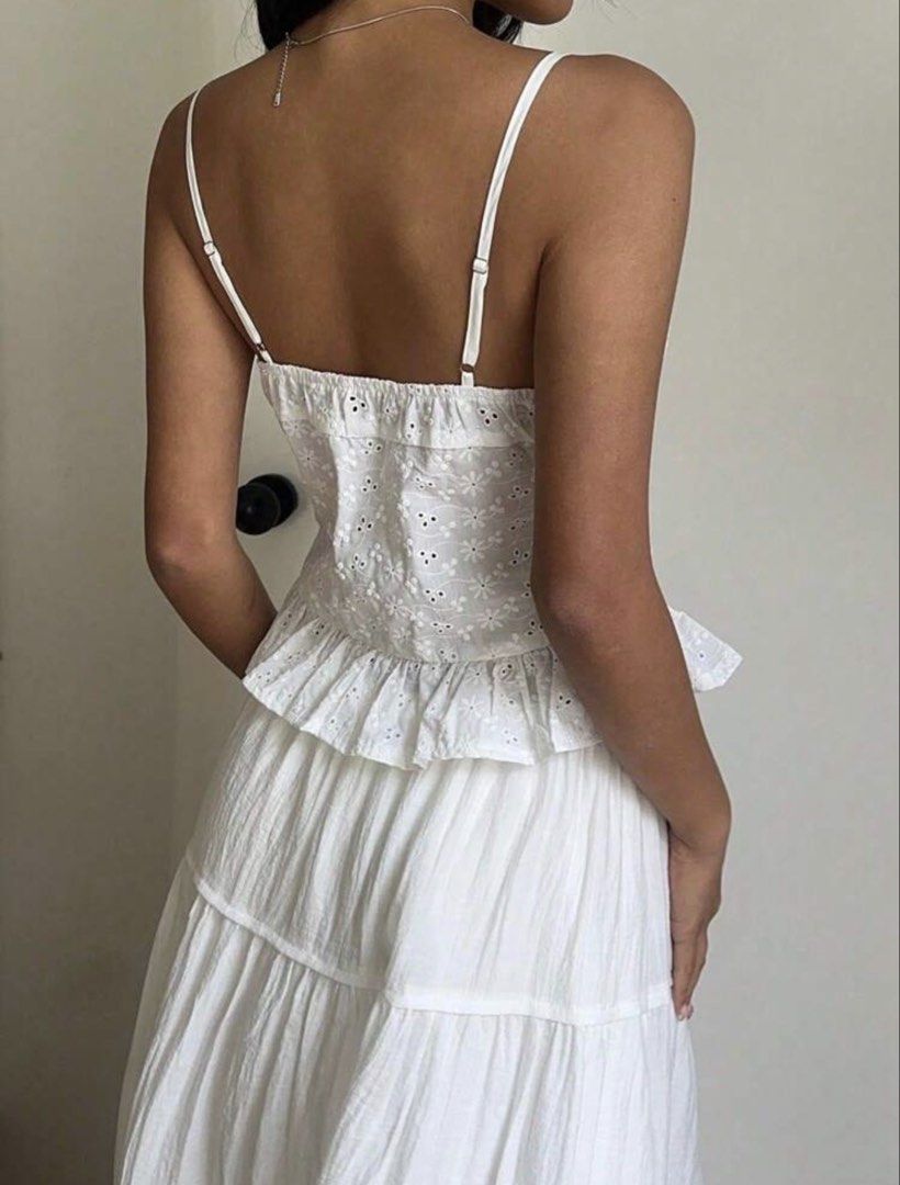 White Eyelet Top (Category: Blouses) located in Manila. Submitted by ysa_belly (Listing ID 1470129197, Image 3). Description: - never been used - og price: 300.
