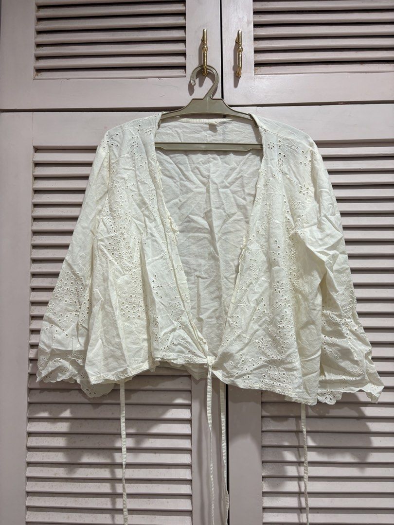 White eyelet wrap top (Category: Blouses) located in Muntinlupa City. Submitted by sukimum (Listing ID 1469988112, Image 1). Description: Bought on IG. Gorgeous linen eyelet top but i can’t seem to find an occasion to use it.