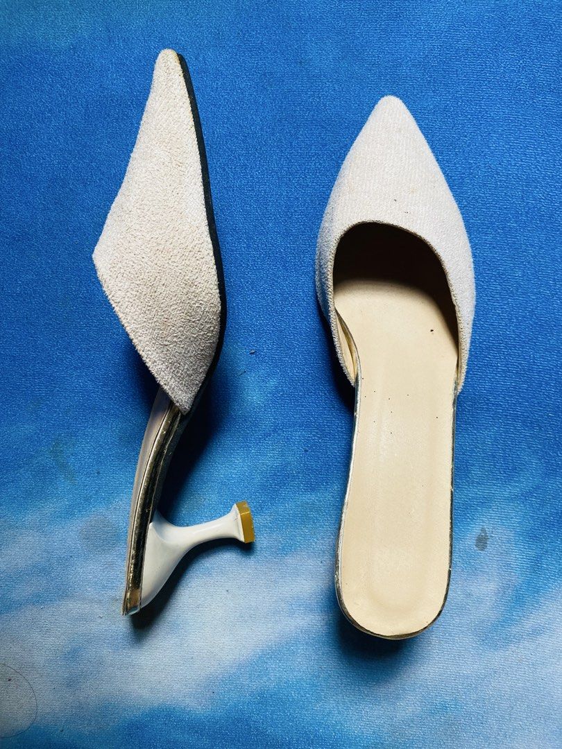 White Heels (Category: Heels) located in Kuala Terengganu. Submitted by ezzhh. (Listing ID 1470055152, Image 2). Description: white heels saiz 38 - 24cm no defect .