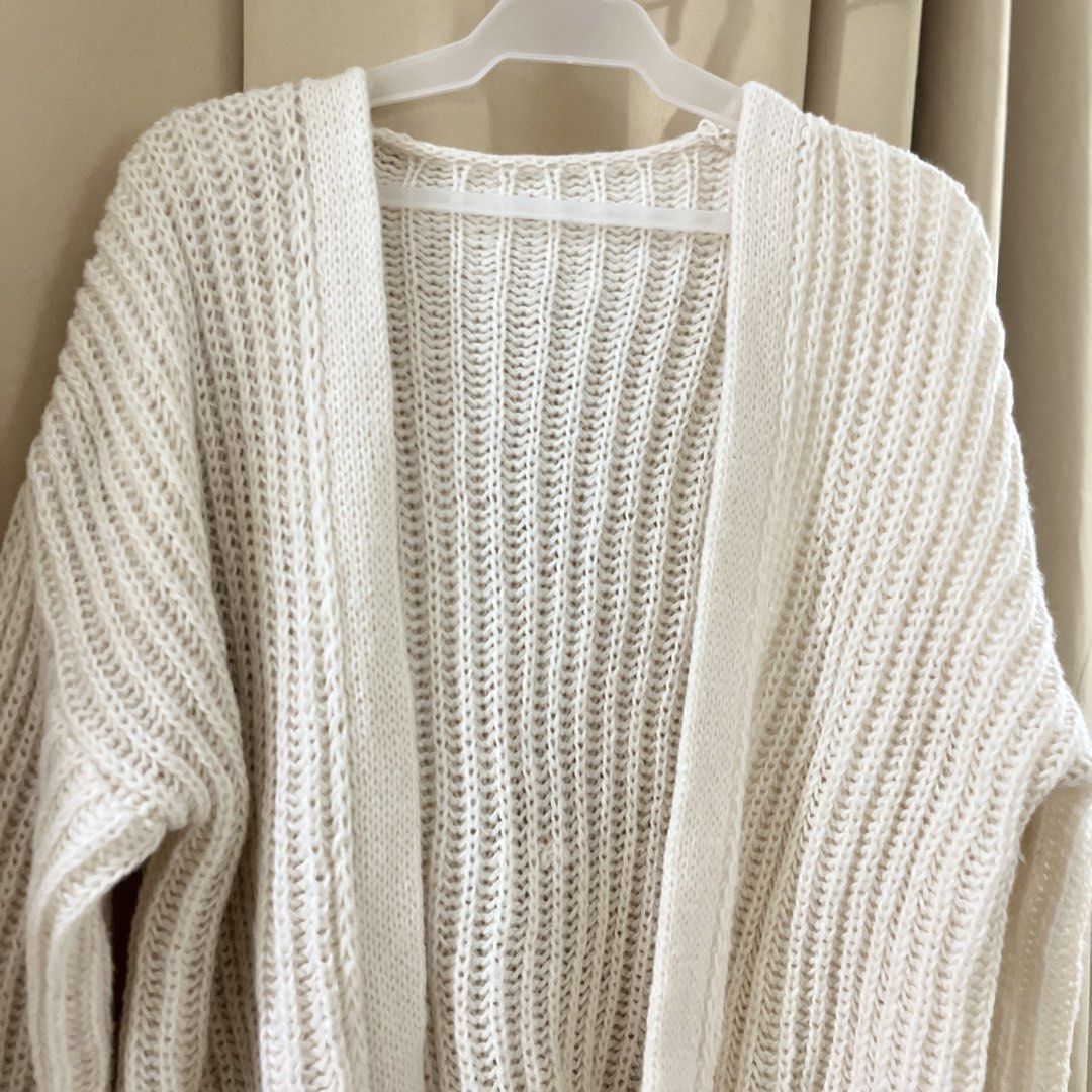 White Knit Cardigan Open Front Oversized (Category: Coats, Jackets and Outerwear) located in Manila. Submitted by princess.01.1 (Listing ID 1470063085, Image 2). Description: Can fit M-L J&t only +75sf.
