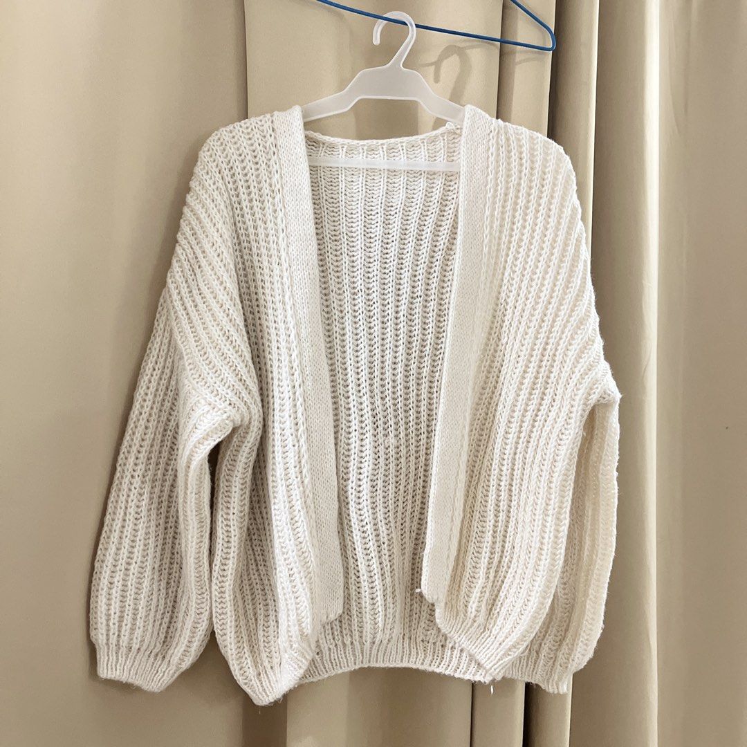 White Knit Cardigan Open Front Oversized (Category: Coats, Jackets and Outerwear) located in Manila. Submitted by princess.01.1 (Listing ID 1470063085, Image 1). Description: Can fit M-L J&t only +75sf.