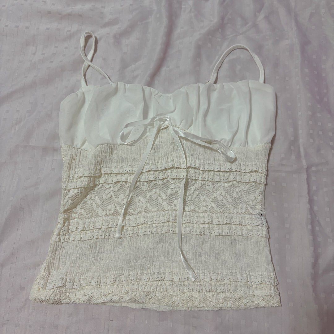 White Lace Cami Top (Category: Sleeveless) located in Marikina City. Submitted by pial21 (Listing ID 1469999883, Image 1). Description: Shein White Lace Cami Top Size Small.