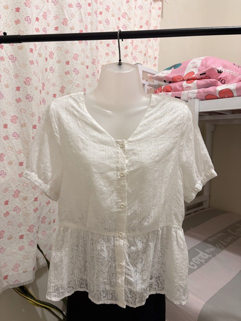 White laced top (Category: Blouses) located in Virac. Submitted by _meriduhhh (Listing ID 1470003298, Image 1). Description: pretty top! s-m.