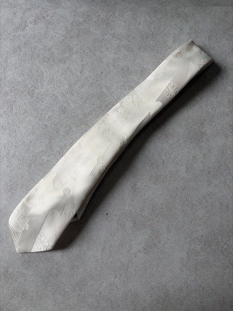White Necktie by Blue Mountain (Category: Ties) located in Pasig City. Submitted by chamoisee (Listing ID 1469965622, Image 1). Description: Stains due to color.