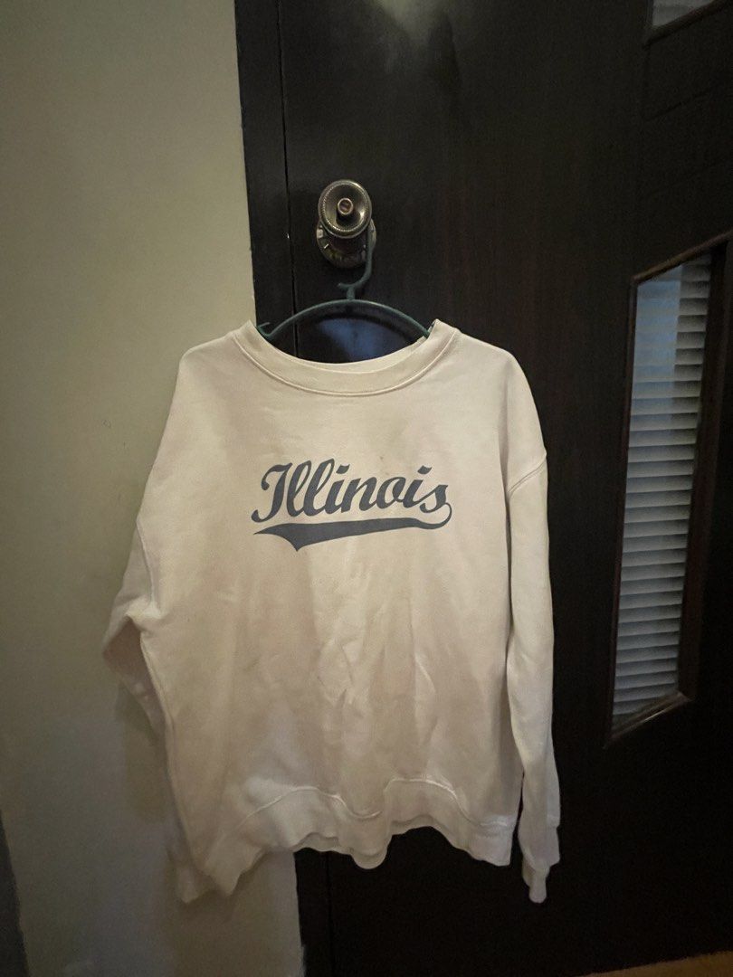 White Pullover (Category: Coats, Jackets and Outerwear) located in Marikina City. Submitted by prelovedbyshams.sy (Listing ID 1470084512, Image 1). Description: .