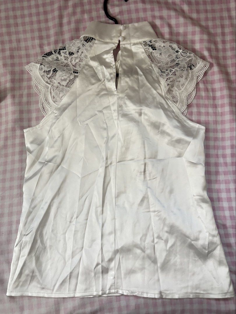 white silk halter top (Category: Sleeveless) located in Manila. Submitted by iyahpreloved_ (Listing ID 1469977097, Image 3). Description: size S!.