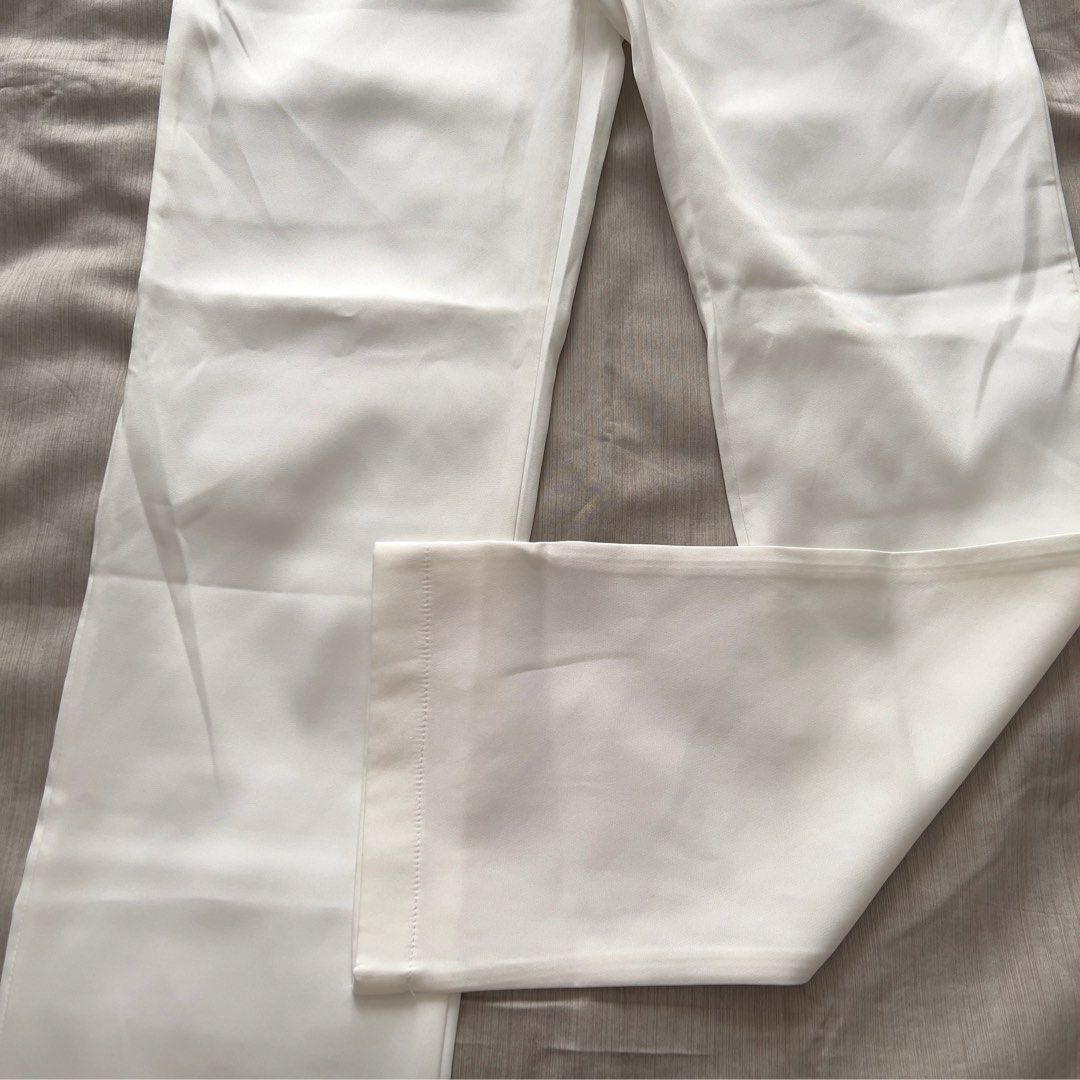 White Straight Leg Casual Pants Size M (Category: Jeans) located in Pasig City. Submitted by jenscloset86 (Listing ID 1469961774, Image 2). Description: Size: MEDIUM • Brand-new • Never worn/ never used Measurement: Waist: 30” Length: 41.5”.