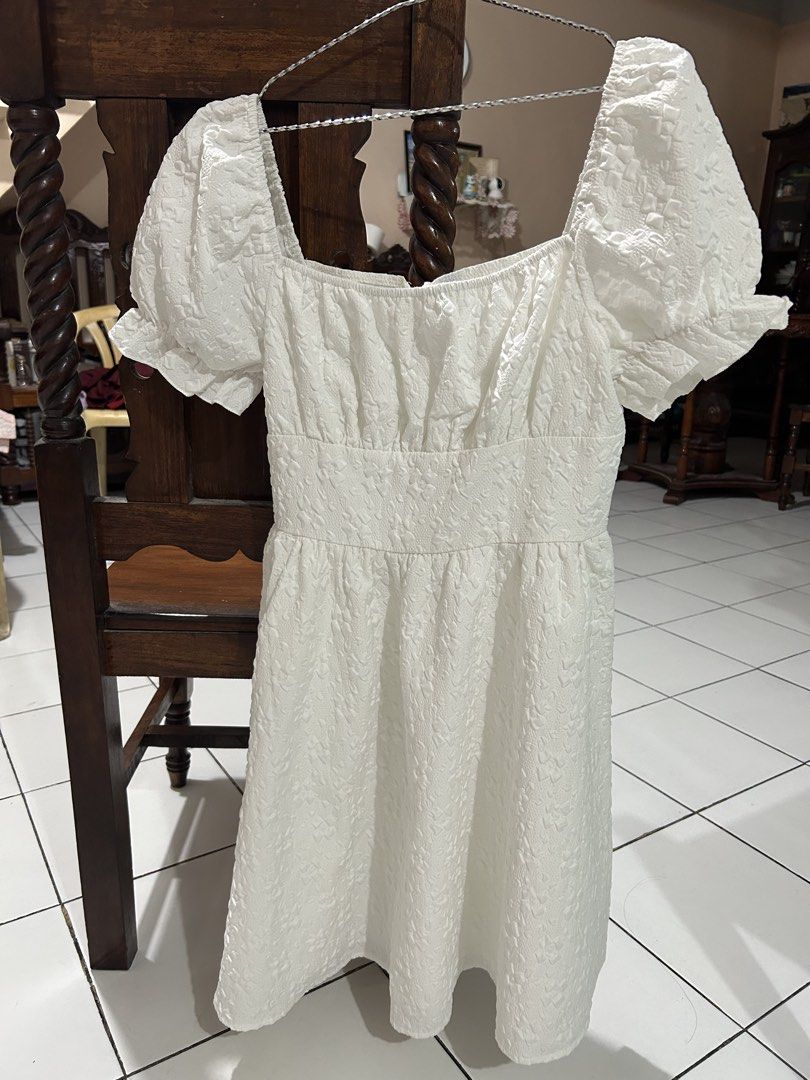 White textured puff sleeve square neck mini dress (Category: Dresses) located in Manila. Submitted by cole0702 (Listing ID 1470099418, Image 1). Description: Super pretty white mini dress featuring cute puff sleeves, a flattering square neckline, and a textured floral pattern. It has a fitted bodice and a comfy smocked back. Lightweight and perfect for any day out! * Please manage expectations (this is not brand new) * Color may slightly vary due