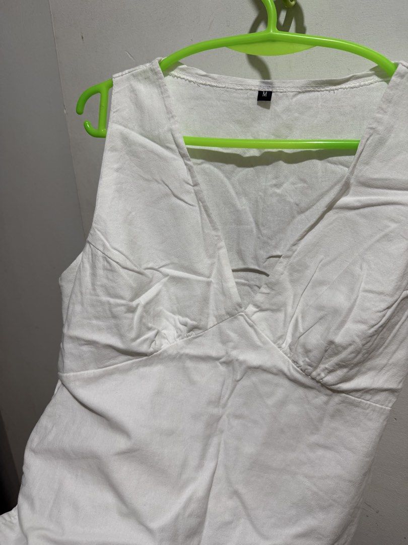 White V-neck Top Size M (Category: Sleeveless) located in Makati City. Submitted by grungygurl (Listing ID 1470097260, Image 2). Description: - Unbranded, used once - Size: Medium - Design: Deep V-neckline with gathered pleats under the bust - Fit: Adjustable back tie closure and side slits for a relaxed feel.
