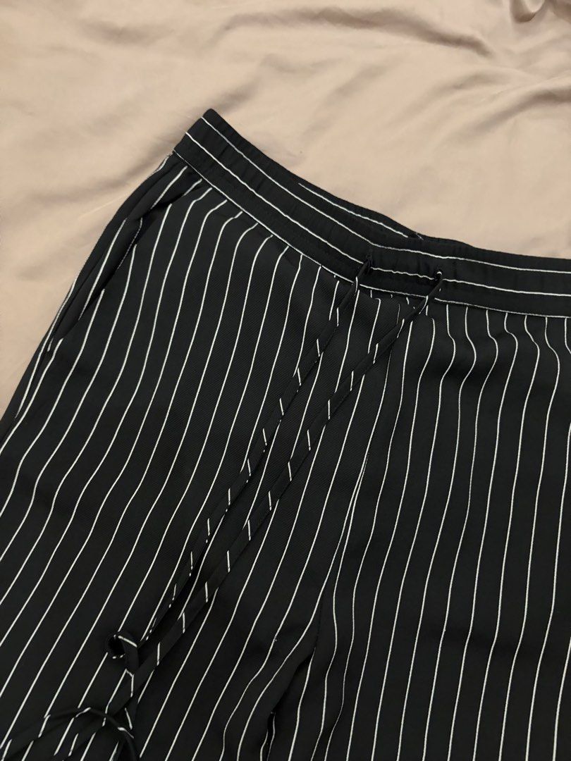 Wide Leg Pants (Category: Jeans) located in Pasig City. Submitted by gdeclutterwithme (Listing ID 1470120335, Image 2). Description: - Brand: Stradivarius - Size: XS - Color: Black with white pinstripes - Fit: Wide leg - Waist: Adjustable drawstring with side zipper closure - Origin: Made in Cambodia - Condition: Clean fabric, excellent staple for casual or smart casual outfits (and formal!) dm for more deets ! .