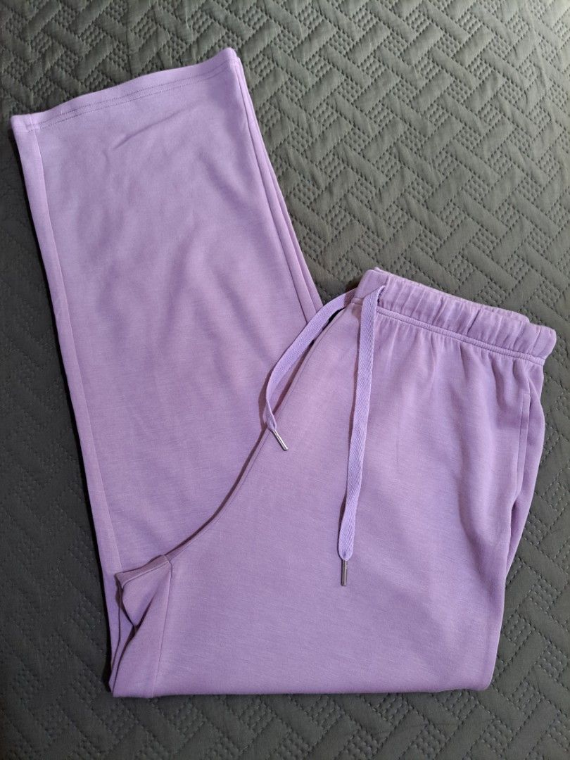 Wihooll Purple Lounge Pants Size L (Category: Jeans) located in Manila. Submitted by kayliz.7 (Listing ID 1470012062, Image 1). Description: - Brand: Wihooll - Size: Large - Color: Purple - Condition: Clean, brand new with tags intact inside the waistband - Material: Soft polyester, rayon, and spandex blend - Features: Elastic waistband with adjustable drawstring - Best for: Ultimate comfort at home or casual errands.