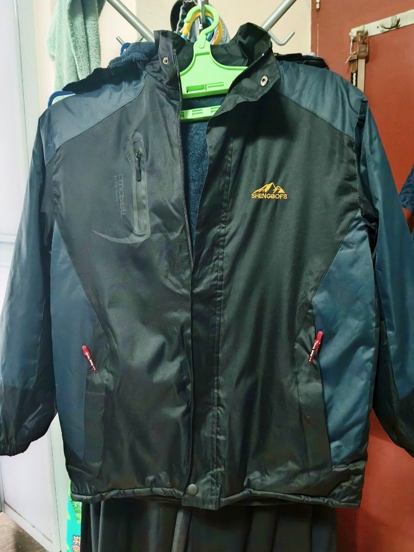 Winter Jacket (Category: Coats, Jackets and Outerwear) located in Singapore. Submitted by ben-10 (Listing ID 1469976252, Image 1). Description: Two colors Jacket. - It can stand the weather up to -3°C. - Perfect for layering in cooler weather - Make you look elegant - Size : X to XL - PTP: 58 cm, Length: 75cm - Hoodie can be detached (there is a zip there) - Waterproof Wear winter jacket must be big bcoz you need to wear a few layers of clothing 