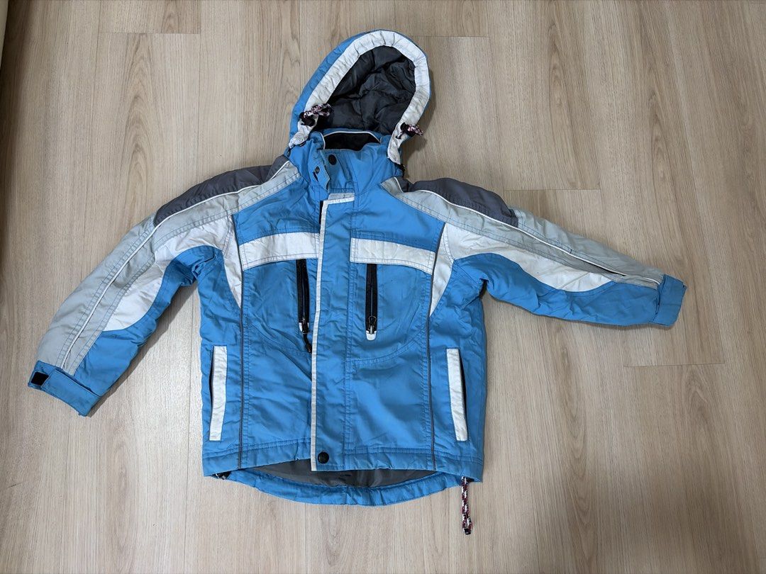 Wintertime boy down jacket (Category: Babies & Kids Fashion) located in Singapore. Submitted by tubbubs (Listing ID 1470020189, Image 1). Description: Size 10.