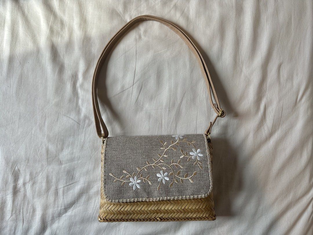 Woven Bag with Flowers (Category: Cross-body Bags) located in Makati City. Submitted by gyarugirl (Listing ID 1470003097, Image 1). Description: Adjustable straps to wear on shoulder or cross body Perfect condition, only used once for a wedding..