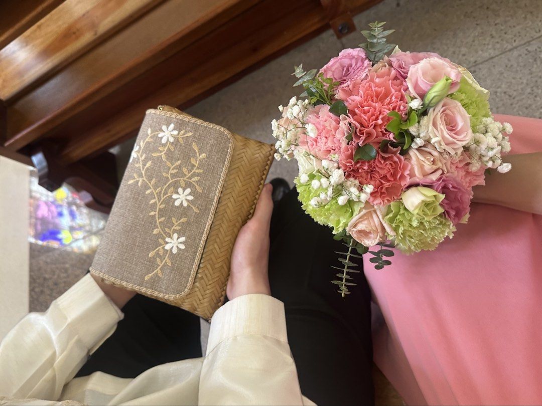 Woven Bag with Flowers (Category: Cross-body Bags) located in Makati City. Submitted by gyarugirl (Listing ID 1470003097, Image 2). Description: Adjustable straps to wear on shoulder or cross body Perfect condition, only used once for a wedding..