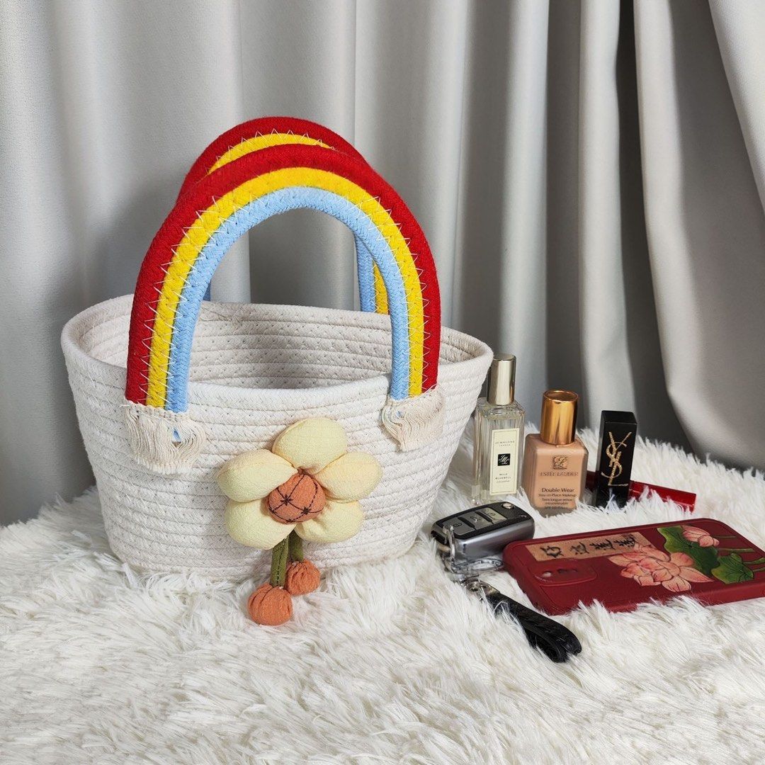 Woven Handbag (Category: Beach Bags) located in Naga. Submitted by she_clutter (Listing ID 1470109909, Image 2). Description: .