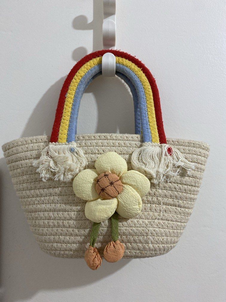 Woven Handbag (Category: Beach Bags) located in Naga. Submitted by she_clutter (Listing ID 1470109909, Image 3). Description: .