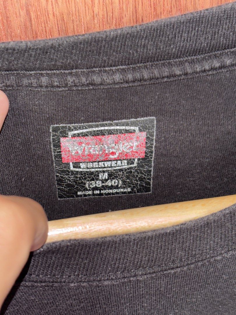 Wrangler Black Pocket Tee (Category: Tshirts & Polo Shirts ) located in Cabuyao City. Submitted by giothr1ft (Listing ID 1470058149, Image 3). Description: -Width: 19 -Length: 29 -Condition: 10/10 📌Buyers will shoulder the shipping fee.