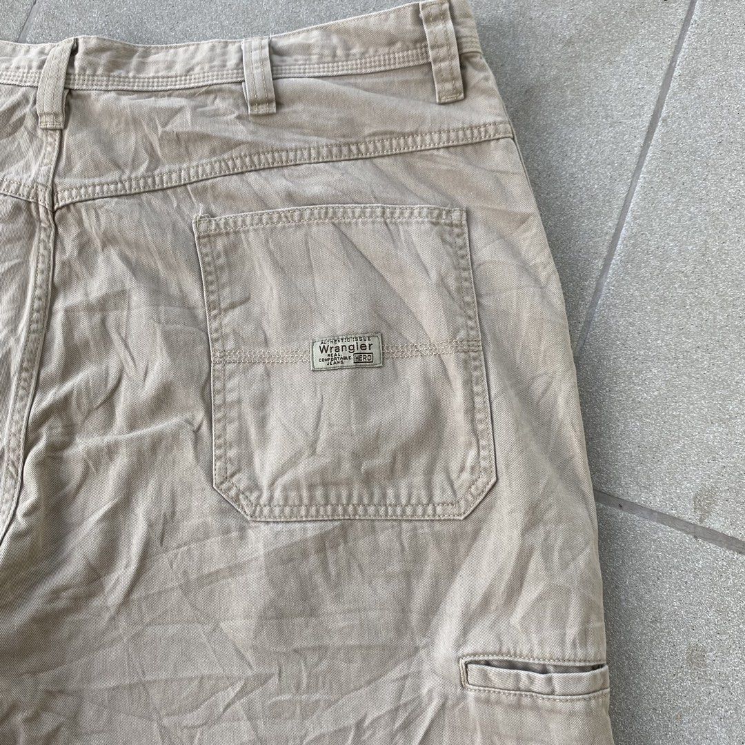 Wrangler Cargo Pants (Category: Jeans) located in Cabuyao City. Submitted by stuffwarsph (Listing ID 1469949838, Image 3). Description: Width 42-44 Length 46 Leg opening 16 Hem 10 Good as new pa tela Need wash lang 10/10 Color rate ( Khaki ) No issues 🏷️600.