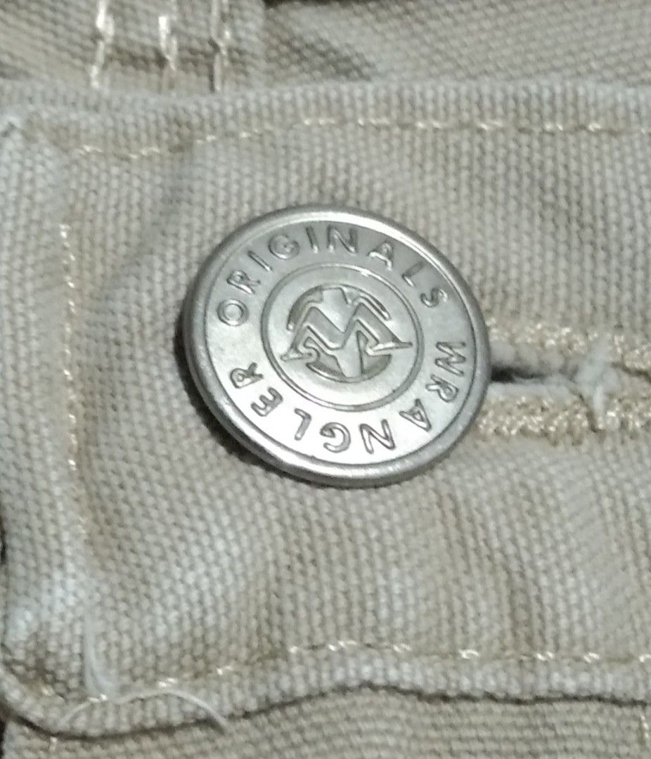 Wrangler carpenter (Category: Activewear) located in Manila. Submitted by aj.bermundo (Listing ID 1470020987, Image 1). Description: for sale wrangler carpenter jorts size 38 on tag 22 LENGHT VERRY good condition no issue pm lng po SA may gusto Batasan QC location .