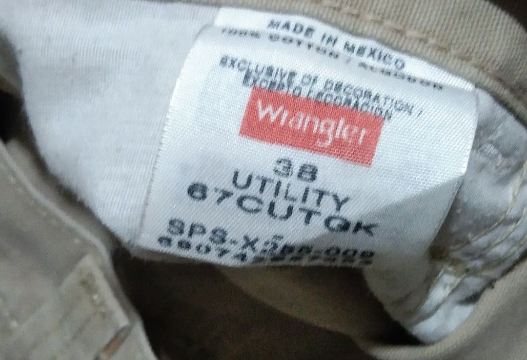Wrangler carpenter (Category: Activewear) located in Manila. Submitted by aj.bermundo (Listing ID 1470020987, Image 3). Description: for sale wrangler carpenter jorts size 38 on tag 22 LENGHT VERRY good condition no issue pm lng po SA may gusto Batasan QC location .
