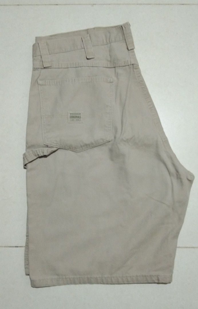 Wrangler carpenter (Category: Activewear) located in Manila. Submitted by aj.bermundo (Listing ID 1470020987, Image 2). Description: for sale wrangler carpenter jorts size 38 on tag 22 LENGHT VERRY good condition no issue pm lng po SA may gusto Batasan QC location .