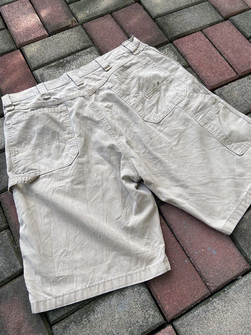 Wrangler Carpenter Shorts (Category: Shorts) located in Naga. Submitted by marcbiench83020 (Listing ID 1470095263, Image 3). Description: Wrangler Carpenter Shorts Length: 22 Width: 34-36 Condition: Excellent Condition Color Rate: 9/10 Issue: Need wash stain.