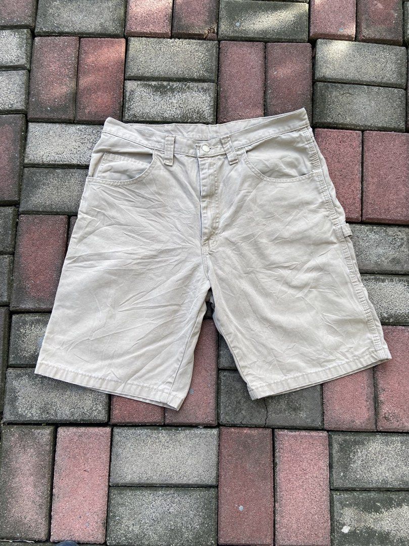 Wrangler Carpenter Shorts (Category: Shorts) located in Naga. Submitted by marcbiench83020 (Listing ID 1470095263, Image 2). Description: Wrangler Carpenter Shorts Length: 22 Width: 34-36 Condition: Excellent Condition Color Rate: 9/10 Issue: Need wash stain.