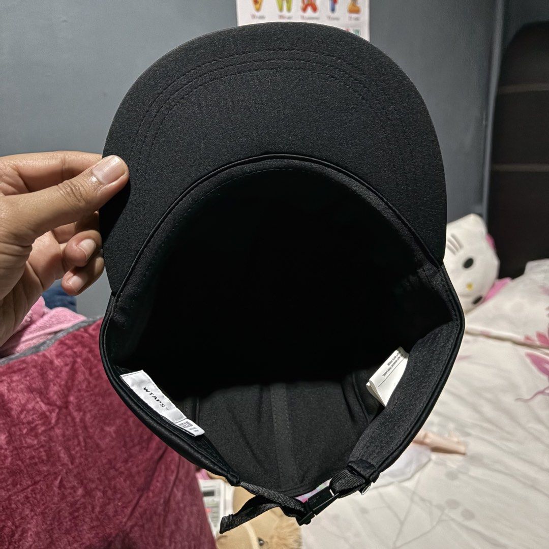 Wtaps 5 panel cap (Category: Cap & Hats) located in Lahad Datu. Submitted by nasria_store (Listing ID 1470032003, Image 2). Description: Jual sebab size x kena. Pos hari Ahad Tq.