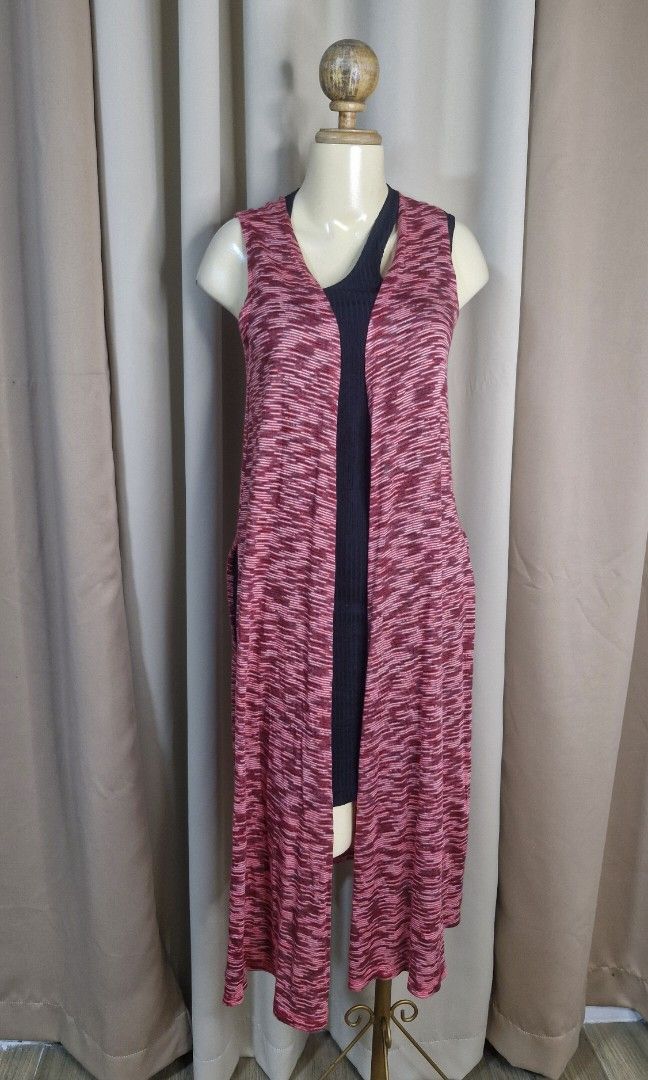 XS: Sleeveless Cardigan (Category: Coats, Jackets and Outerwear) located in Calabanga. Submitted by deniseallyson (Listing ID 1470050270, Image 1). Description: .