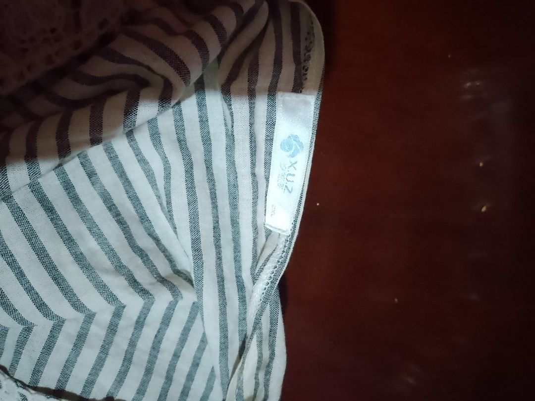 Striped Blouse with White Lace Collar Size 2XL (Category: Blouses) located in Batangas. Submitted by sheenx.09 (Listing ID 1470094082, Image 2). Description: - Brand: X.UZ - Size: 2XL (L to 2xl) - Design: Gray and white stripes with a wide white floral lace collar ♥️ - Sleeves: Short sleeves - Neckline: V-neck 😁 - Waist: Elastic cinched peplum style - Hem: Scalloped with matching lace trim 😍 - Condition: Excellent, buyer-friendly and ready to w