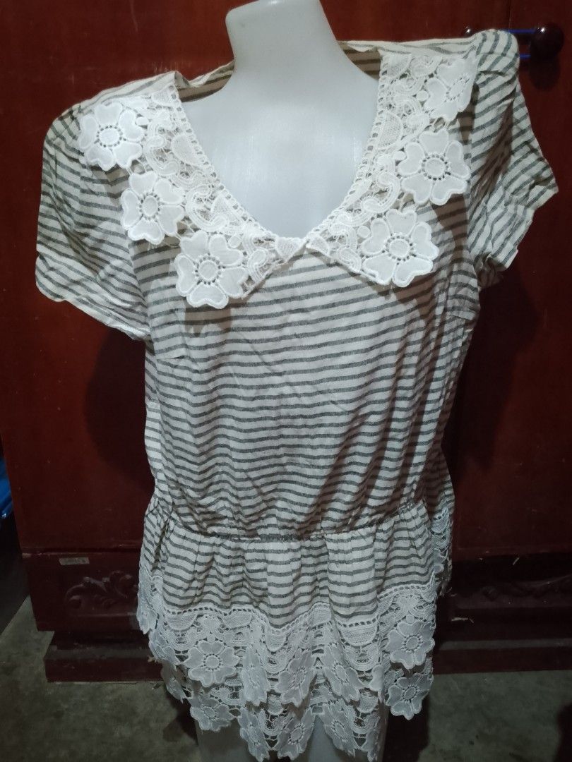 Striped Blouse with White Lace Collar Size 2XL (Category: Blouses) located in Batangas. Submitted by sheenx.09 (Listing ID 1470094082, Image 1). Description: - Brand: X.UZ - Size: 2XL (L to 2xl) - Design: Gray and white stripes with a wide white floral lace collar ♥️ - Sleeves: Short sleeves - Neckline: V-neck 😁 - Waist: Elastic cinched peplum style - Hem: Scalloped with matching lace trim 😍 - Condition: Excellent, buyer-friendly and ready to w
