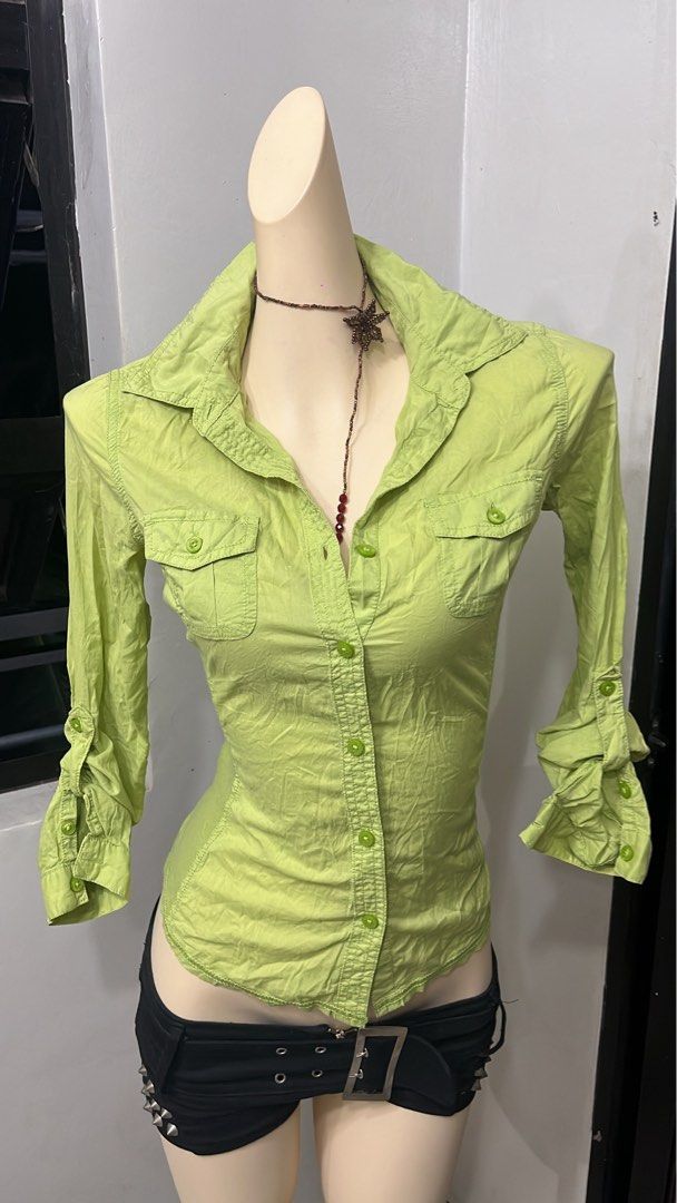 Y2k apple green button down slim fit polo 🍏🌸 (Category: Longsleeves) located in Caloocan City. Submitted by onlyfromthepast (Listing ID 1470085584, Image 2). Description: 9/10 condition Medium ✅My bio before purchasing tia💕 ✅ All items are fresh from bales, Pls expect dirt,dust or stains.