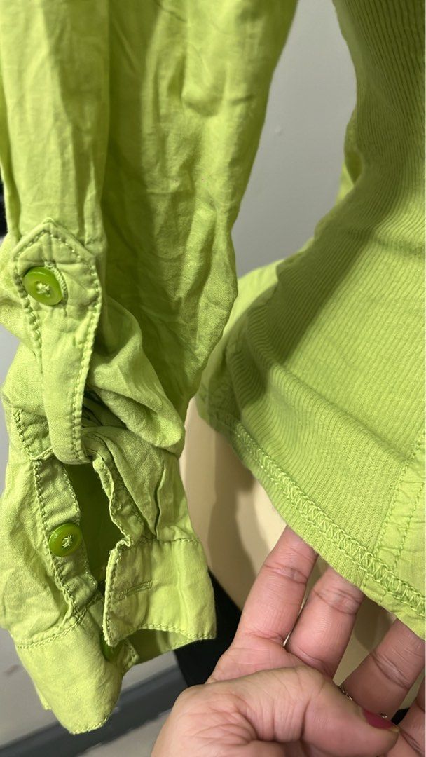 Y2k apple green button down slim fit polo 🍏🌸 (Category: Longsleeves) located in Caloocan City. Submitted by onlyfromthepast (Listing ID 1470085584, Image 3). Description: 9/10 condition Medium ✅My bio before purchasing tia💕 ✅ All items are fresh from bales, Pls expect dirt,dust or stains.