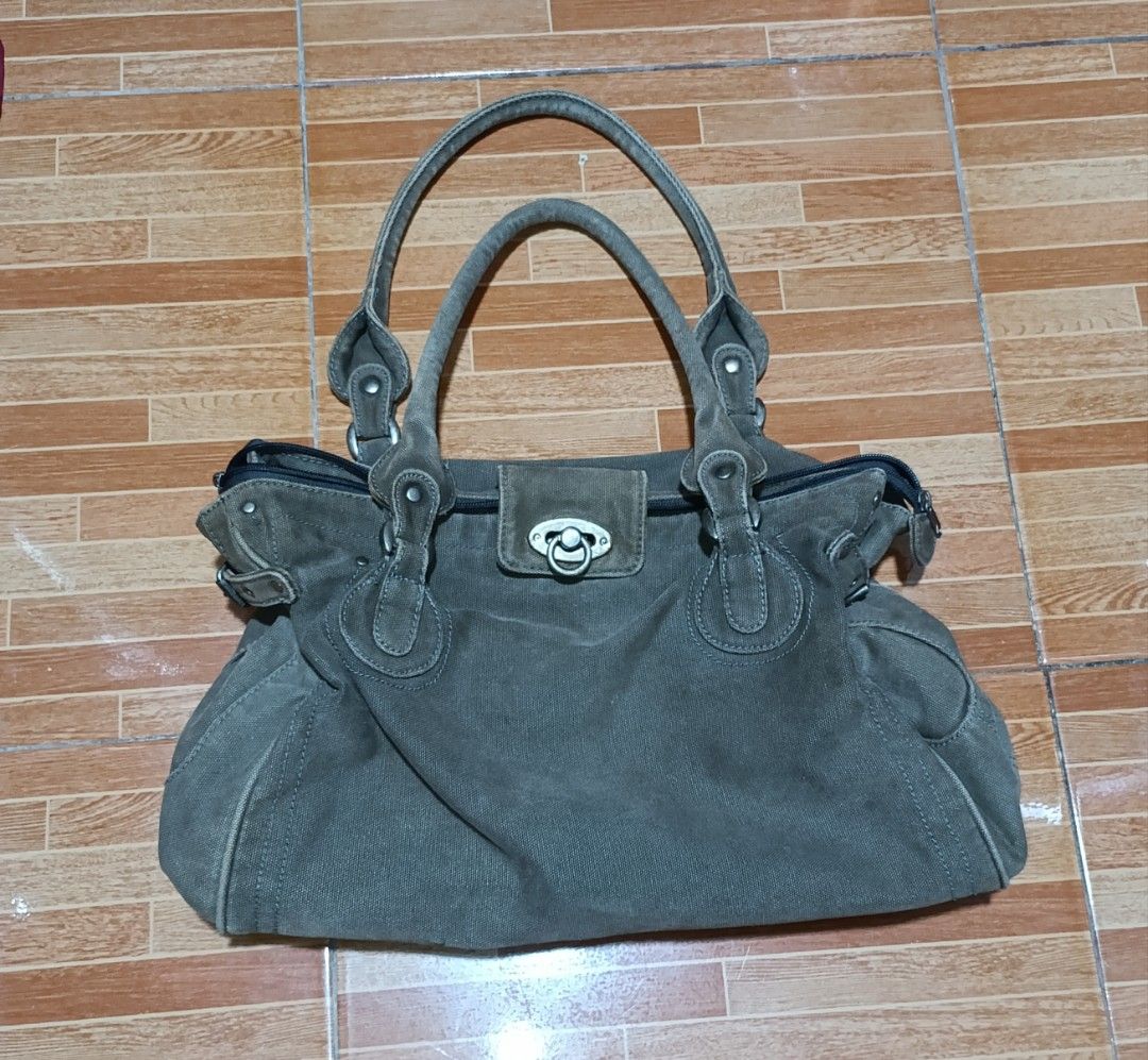 Y2k Bossini canvas bag (Category: Shoulder Bags) located in Manila. Submitted by pchy.sells (Listing ID 1470062198, Image 1). Description: - Brand: bossini - Material: Durable canvas - Style: Everyday spacious shoulder bag with double top straps - Closure: Secure zipper top - Storage: Roomy main compartment + front flap pocket with ring clasp detail - Interior: Light fabric lining with bossini brand tag no cancellation, no returns, product is sol